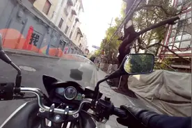 豫园赏灯遇险情，黄浦交警紧急护航心脏病患者脱险图片