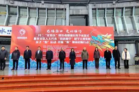 二月二“龙抬头”，潍坊鸢都湖举行龙舟下水仪式图片