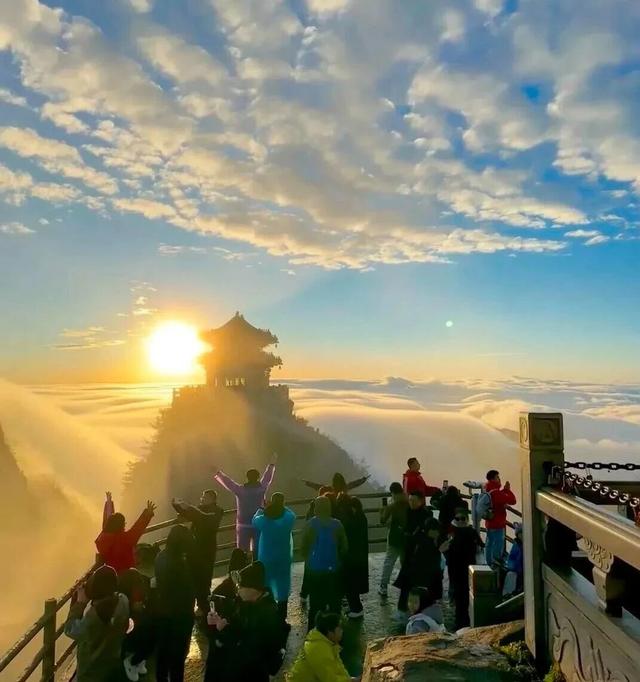 谁懂啊！老君山5月神仙观景时段，错过再等一年