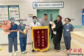 出生体重仅800克 安徽26周早产双胞胎健康出院图片