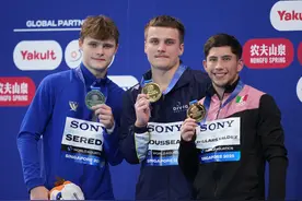 游泳世锦赛：澳大利亚选手摘得男子10米台跳水金牌图片