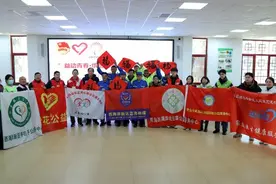 青岛西海岸新区：“益动青春·缤纷四季”青春公益大集走进琅琊镇琅琊台村图片