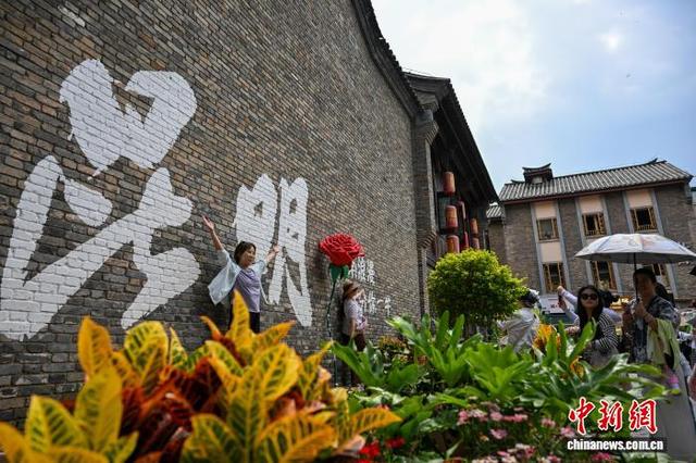昆明老街暑期旅游人气旺
