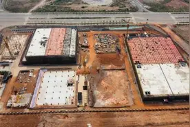 扶绥坚果扶贫项目“五一”冲刺冷库封顶图片