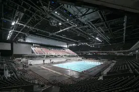 新闻多一度丨巴黎奥运会泳池深度引争议，比赛成绩会受影响吗？图片