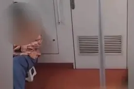 上海地铁：不提倡在车厢内使用小板凳图片