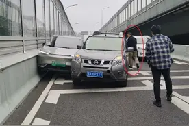 《人民日报》官方微信转载极目新闻报道，全国网友点赞“灰车侠”民警拦车救人图片