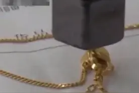 送妻子的金项链竟被磁铁吸起 商家回应图片