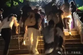 泰山陪爬火了！包登顶，一单能挣100元！单子多到接不过来……图片