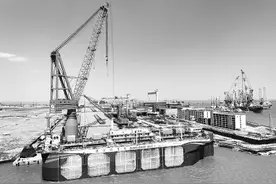 全球首艘漂浮式动力定位全域化网箱型工船亮相图片