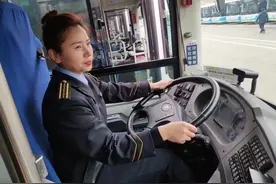12名女驾驶员赛“绝活”！北京这条公交线路不一般图片