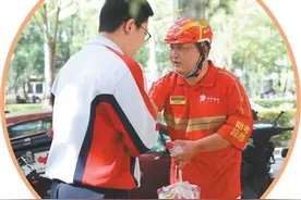 从“城市过客”变为“共建力量”（人民眼·新就业群体）——对10城100名小哥的调研之三图片