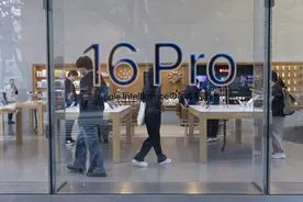 iPhone 16 Pro降价！有人抢到国补机就卖，一台赚200元，律师提示风险图片