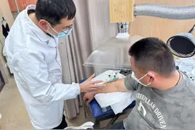 健康小站 | 钓鱼瘾太大！资深钓友“钓”出网球肘，“连鱼竿都拿不稳了！”图片