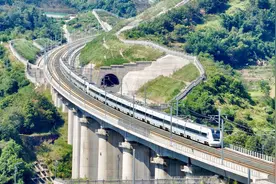 宜宾迈入“三高铁”时代 成渝宜“铁三角”呼之欲出图片