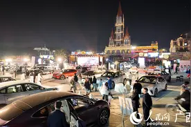 广西汽车以旧换新“夜卖场”火热开启图片
