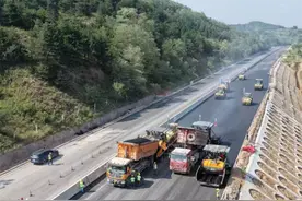 全“沥”以赴 国道208线改扩建工程（沁县段）进度刷新 漳源段路面沥青摊铺施工正式启动图片