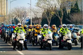 警企合作共筑安全屏障，闪送为骑手送上交通安全“大餐”图片