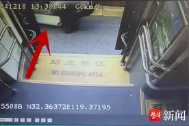 视频|女司机掉落贵重货物浑然不知，公交车长暖心归还图片