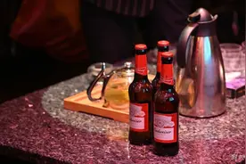 河南一高校规定，禁止学生校内饮酒！宿舍发现酒瓶视为违规图片