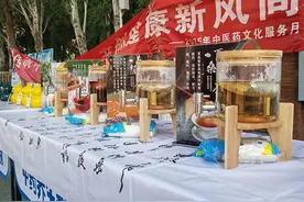 乌海市海勃湾区中医夜市受青睐图片