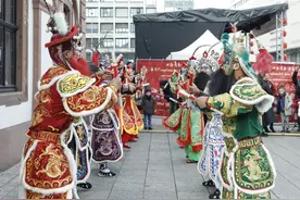 英歌舞队亮相德国 舞出浓浓中国年味图片