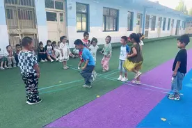 传承民间游戏，东昌府区拐里王幼儿园快乐跳皮筋图片