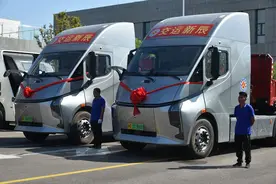 交运新辰新能源底部换电重卡正式首发图片