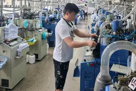 “新订单马上来了！”抓住90天出货窗口期，义乌老板接到美国客商30万双袜子订单图片