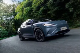 购车可享多重“免费”与超长质保 智能纯电汽车“素质”哪家强？图片