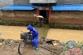 福建南平多地发布暴雨红色预警，福建江西两省部分列车停运图片