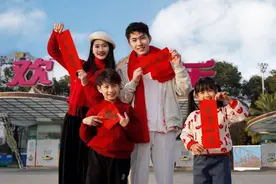 逛龙运集市 玩飘雪小镇 到成都欢乐谷过“齐乐龙龙”的春节图片