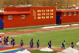 太原中小学生迎来春季学期图片