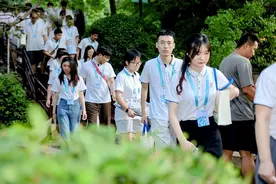 泉城行｜学子走进趵突泉、大明湖，“零距离”感受泉城魅力图片