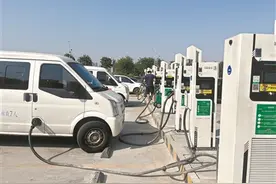 充电桩高价“超时费”是否合理？业内人士：建议引导企业合理制定超时费标准图片