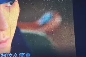 消费者：极米投影仪用三年全是斑点，维修费太贵用户被迫自己修图片