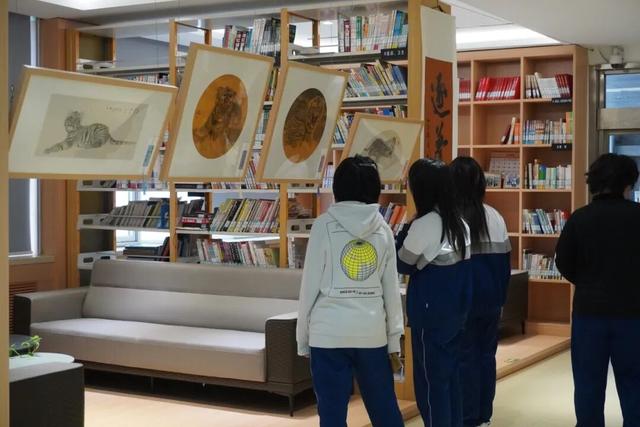 “水墨萌虎	”进校园！北京经开区文联携手国际艺术学校共赴文化之约