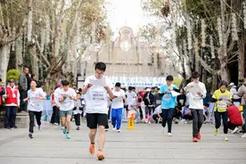 2025年“中国杯”国际城市定向巡回赛成都站激情开跑图片