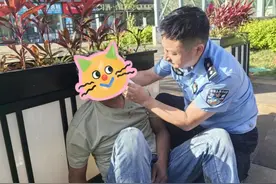 男子晕厥摔倒在马路边，昆明民警暖心救助图片