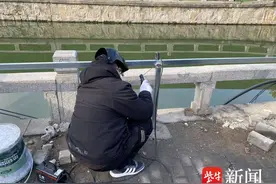 充电桩进市场，安全又便利图片