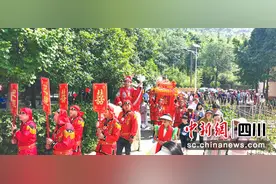 绵竹市举行“5·20”婚俗文化活动图片