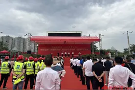 怀化五溪广场提质改造暨鹤城区欢乐世界项目开工图片