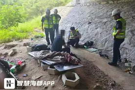 事发沈海高速！一男子竟在高速路下的涵洞“安家”！图片