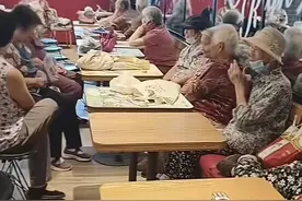 在商场蹭空调，去麦当劳打牌：城市空间应向谁开放？| 编辑部聊天室图片