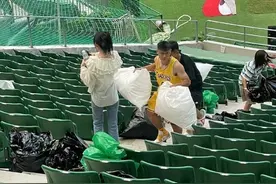 点赞！方昊主动联系，前往工体和球迷一起收tifo图片