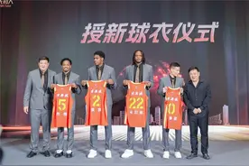 浙江广厦出征新赛季 上下齐心剑指总冠军图片