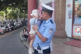 天天讲安全丨萌娃走失哇哇哭 民警帮其找家人图片