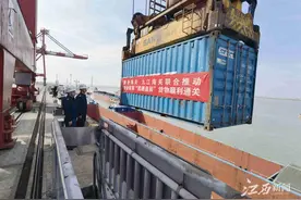 新余首票“抵港直装”货物顺利通关图片