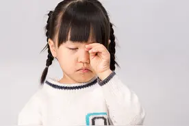 有用的“冷知识”学起：502胶水粘住眼睛怎么办？图片