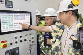 总统按下启动键！中车资阳公司点亮玻利维亚钢铁梦图片